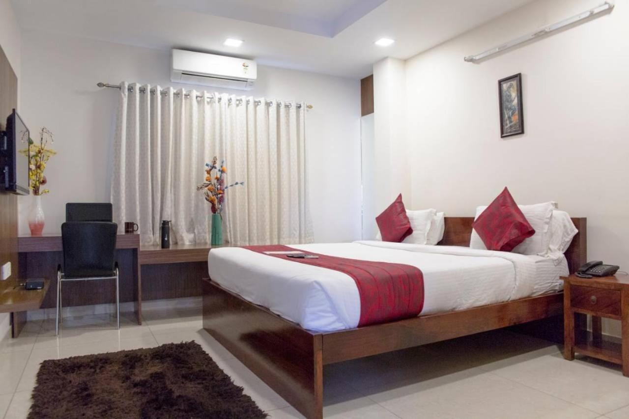 Aptly Premium Serviced Apartments - A Brand Unit Of Skyla - Lotus Pond Хидерабад Екстериор снимка